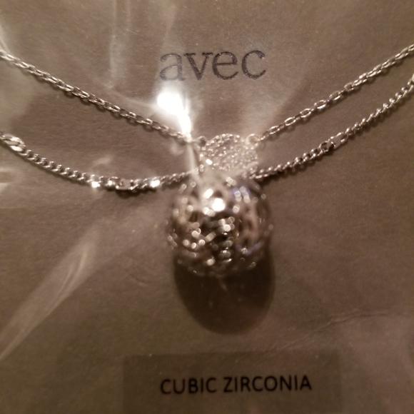 AVEC Necklace - Picture 2 of 2